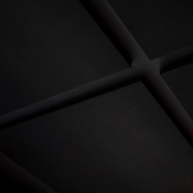 quietspace black (close-up)